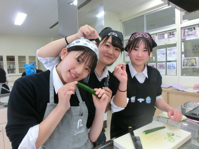 ３人